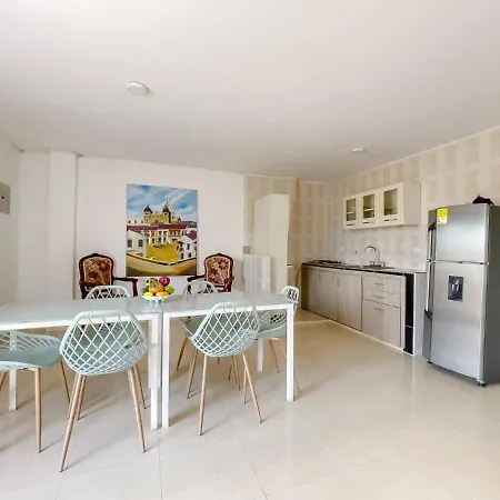 Apartamento 3cb-2 De 3 Alcobas En El Centro Historico Con Aire Acondicionado Y Wifi *